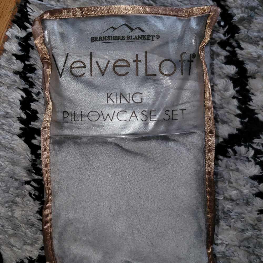 NWOT King Size Pillowcases in grey by Brookshire Blanket
